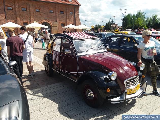Zabytkowe samochody w Boguchwale - Motoshow 2023