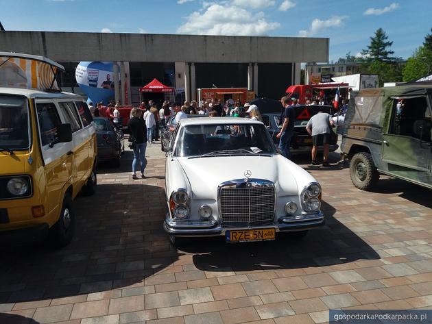 Zabytkowe samochody w Boguchwale - Motoshow 2023