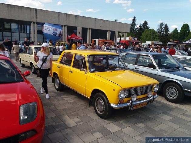Zabytkowe samochody w Boguchwale - Motoshow 2023