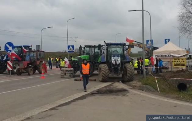 Trwają rolnicze blokady dr&oacute;g w wojew&oacute;dztwie podkarpackim