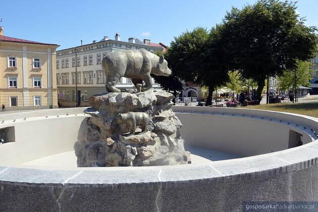test Mandat za kąpiel w fontannie