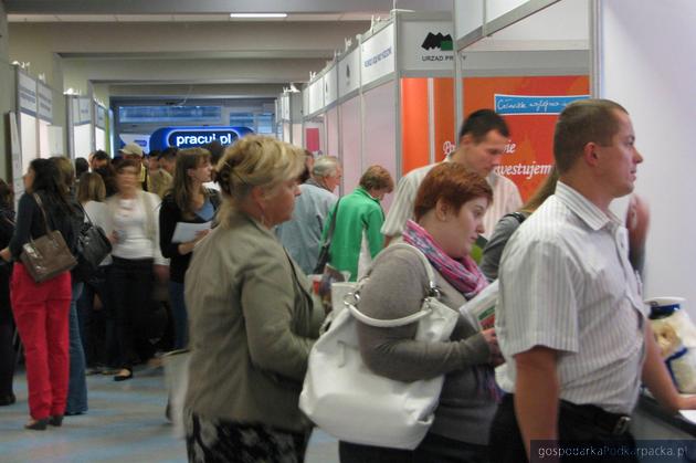 test Tłumy zwiedzających na targach pracy