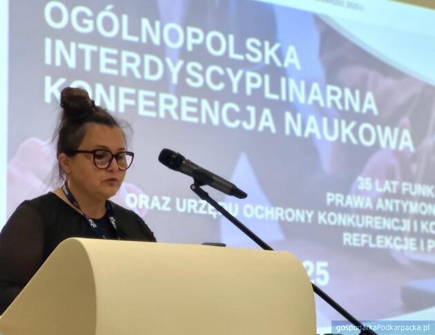 Otwarcie konferencji – dr Monika Kapuścińska, dziekan Filii w Jaśle Akademii Humanistyczno-Ekonomicznej w Łodzi