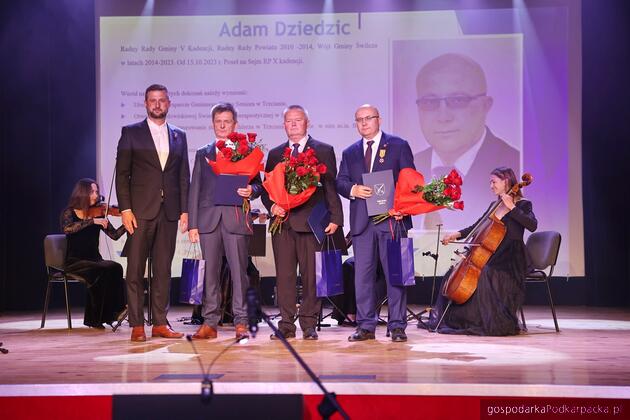 test Od lewej wójt Dawid Homa, były wójt Wojciech Wdowik, Bogdan Wójcik - syn byłego wójta Mariana Wójcika i były wójt Adam Dziedzic