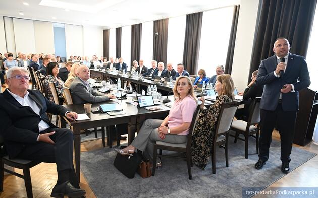 Wotum zaufania i absolutorium dla starosty jarosławskiego Kamila Dziukiewicza 