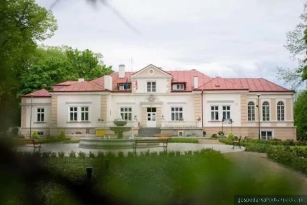 test Dwór w Hadlach Szklarskich otrzyma nowy dach