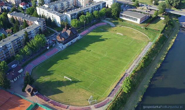 Fot. wikipedia.org (Stadion Czuwaju Przemyśl)