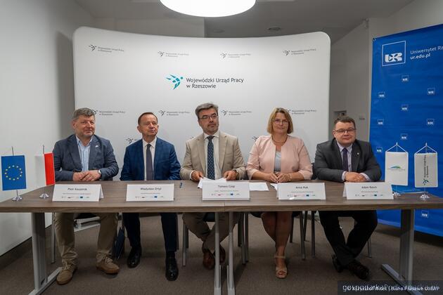 test Uniwersytet Rzeszowski i Politechnika Rzeszowska w projekcie realizowanym przez WUP