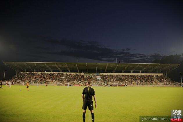 Dębicki stadion uroczyście otwarty po modernizacji