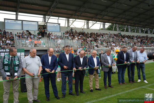 Dębicki stadion uroczyście otwarty po modernizacji