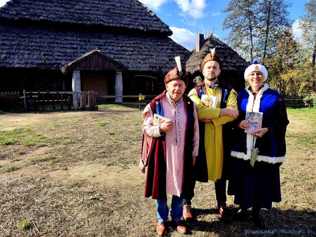 test Od lewej prof. Kazimierz Ożóg, Adam Bienias i prof. Joanna Rusin
