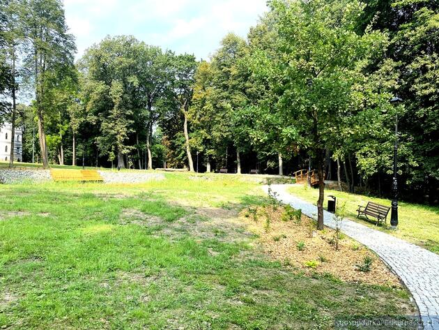 Park przy Pałacu Humnickich w Birczy odzyskał swój dawny urok