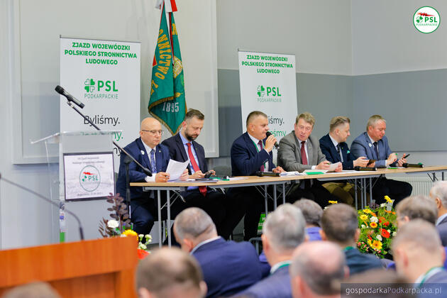 test Podczas walnego zjazdu delegatów PSL w Boguchwale. Od lewej Adam Dziedzic, Władysław Kosiniak-Kamysz, Wiesław Lada, Zbigniew Micał, Jakub Stefaniak i Tomasz Lorenc