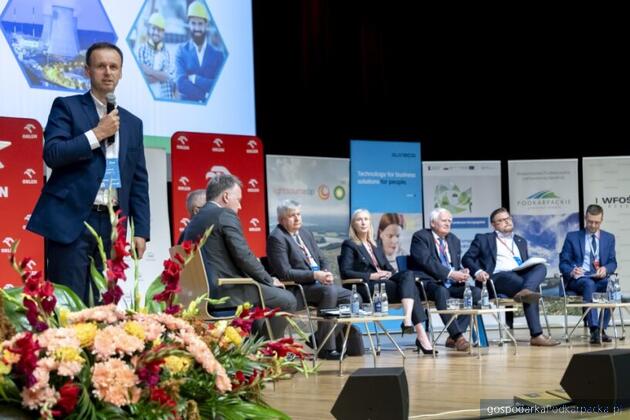 test Pierwszy z lewej Dariusz Cendlewski – kierownik Wydziału Urządzeń Technicznych, Departament Techniki Urzędu Dozoru Technicznego. Fot. Beata Motyka