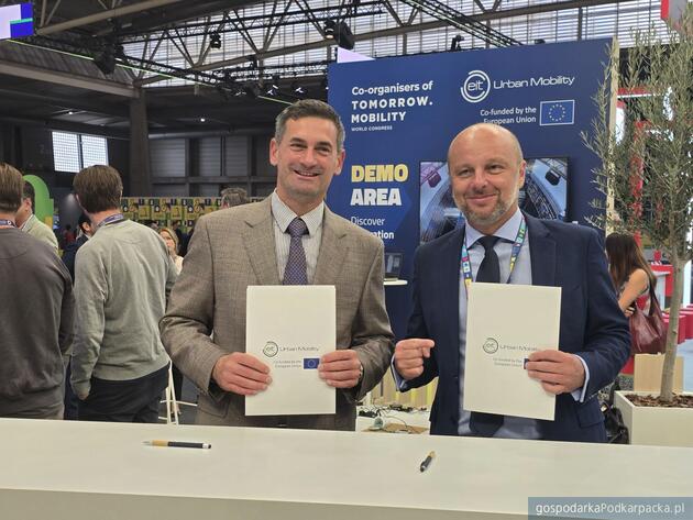 test Od lewej dyrektor Hubu Innowacji EIT na Europę Wschodnią Traian Urban i prezydent Miasta Rzeszowa Konrad Fijołek