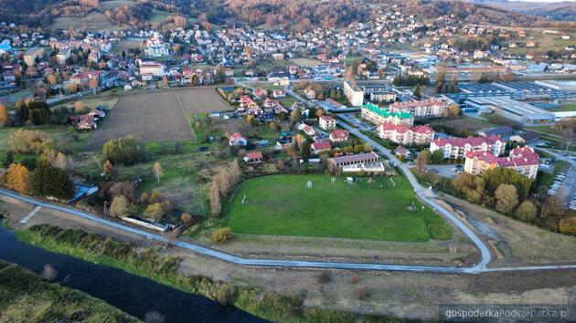 Trwa zagospodarowywanie strzyżowskich bulwarów