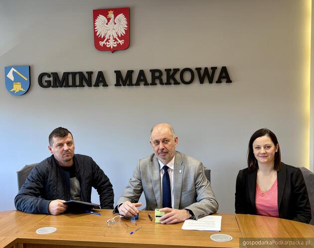 Podpisanie umowy na wykonanie remontu Podpisanie umowy na wykonanie remontu