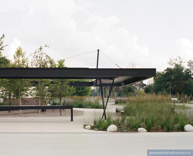 Plac Handlowy w Gorzycach. Bartosz Bukowski i Michał Woźniak