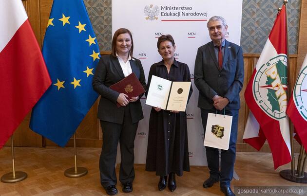 W środku Małgorzata Sąsiadek. Fot, MEN