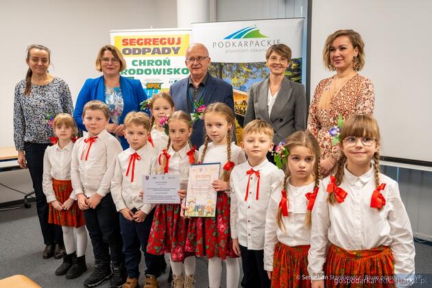 Finał konkursu na „ludową przyśpiewkę o recyklingu tekstyliów”