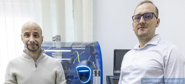 Od lewej: dr inż. T. Żabiński, mgr inż. M. Gorol, fot. B. Motyka      