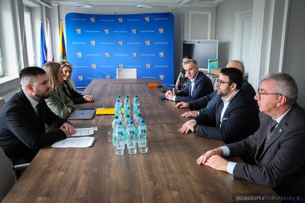 test Przedstawiciele powiatu rzeszowskiego spotkali się z delegację rejonu lwowskiego