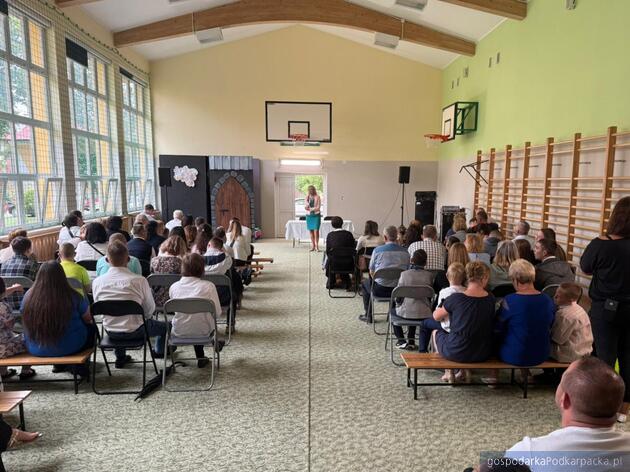 Rozpoczęcie roku szkolnego w Specjalnym Ośrodku Szkolno-Wychowawczym im. Kornela Makuszyńskiego w Mrowli. Fot. powiat rzeszowski