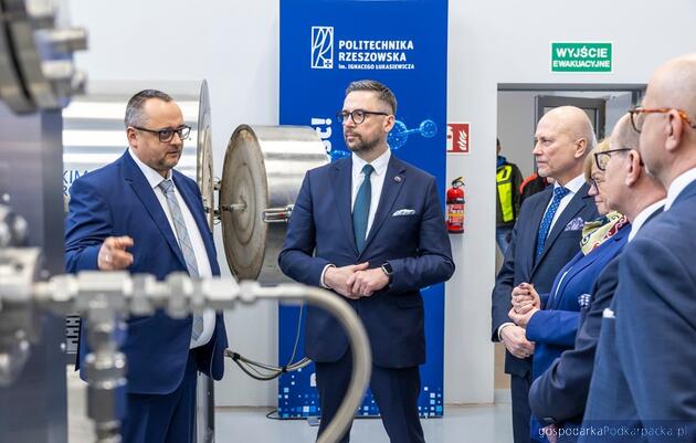 Magazyn Odczynnik&oacute;w i Odpad&oacute;w Chemicznych Politechniki Rzeszowskiej uroczyście otwarty