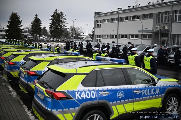 Nowe radiowozy dla podkarpackiej policji - suvy i kombivany