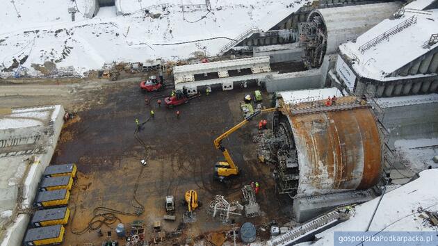 Jak wygląda odwracanie Karpatki, maszyny do drążenia tunelu na budowie S19?