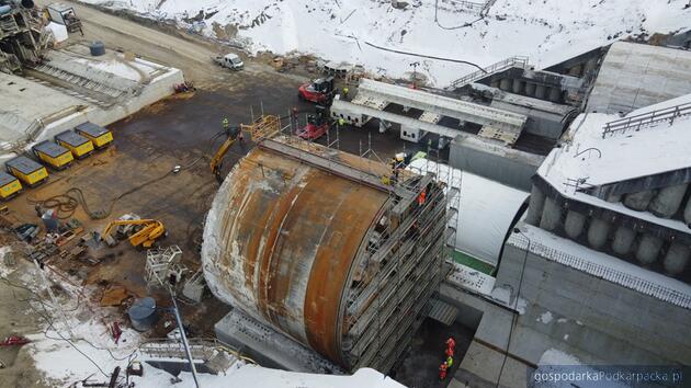 Jak wygląda odwracanie Karpatki, maszyny do drążenia tunelu na budowie S19?
