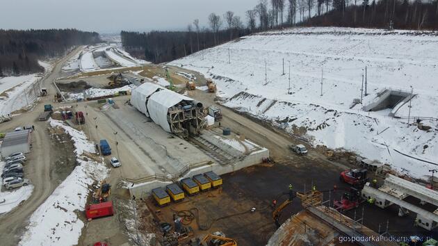 Jak wygląda odwracanie Karpatki, maszyny do drążenia tunelu na budowie S19?