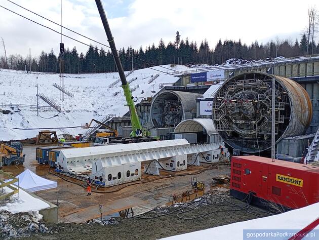 Jak wygląda odwracanie Karpatki, maszyny do drążenia tunelu na budowie S19?