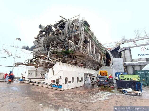 Jak wygląda odwracanie Karpatki, maszyny do drążenia tunelu na budowie S19?