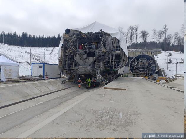 Jak wygląda odwracanie Karpatki, maszyny do drążenia tunelu na budowie S19?