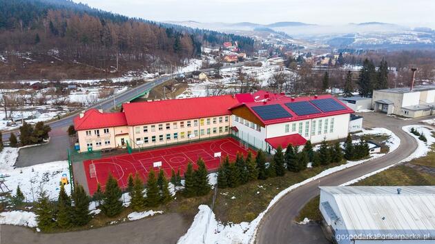 Przy szkole w Rzepedzi powstały - przedszkole i nowa hala sportowa