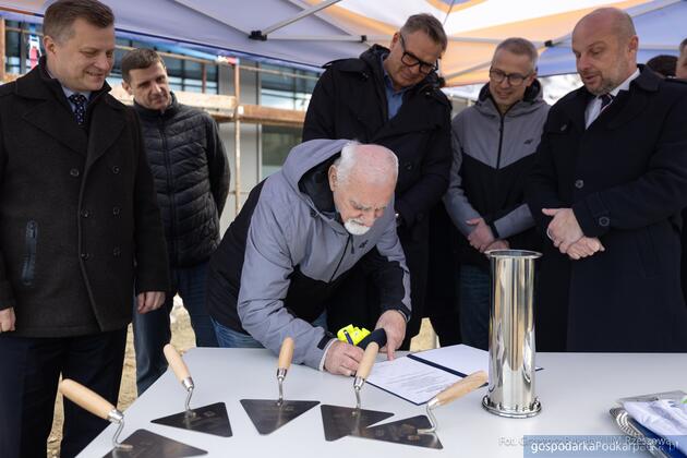 Kamień węgielny pod budowę Podkarpackiego Centrum Lekkiej Atletyki w Rzeszowie 