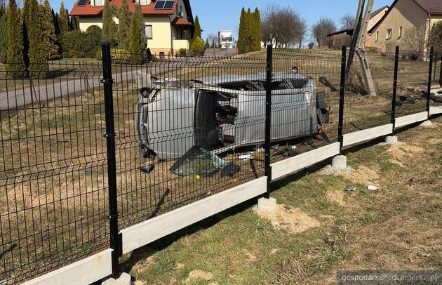 Opel wypadł z drogi. Kierowca był pijany