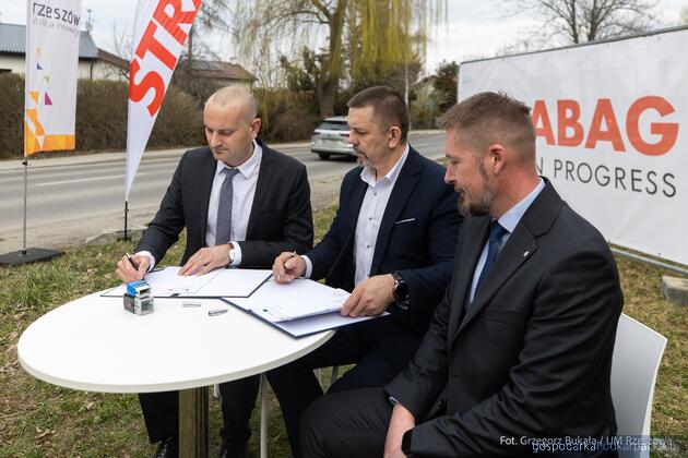 Podpisanie umowy na rozbudowę ul. Robotniczej w Rzeszowie na Zalesiu