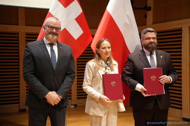 Dębica już z umową na szwajcarskie fundusze