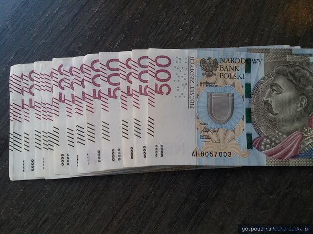 Pracownica agencji bankowej oskarżona o przywłaszczenie pieniędzy banku i klient&oacute;w