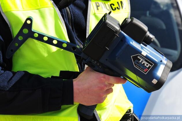 Młody kierowca-recydywista stracił prawo jazdy za prędkość