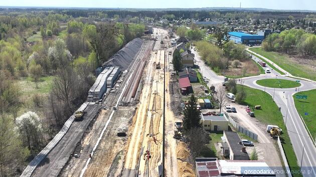 Prace na linii nr 25 na odcinku Sandomierz - Tarnobrzeg  fot. Krzysztof Dzidek