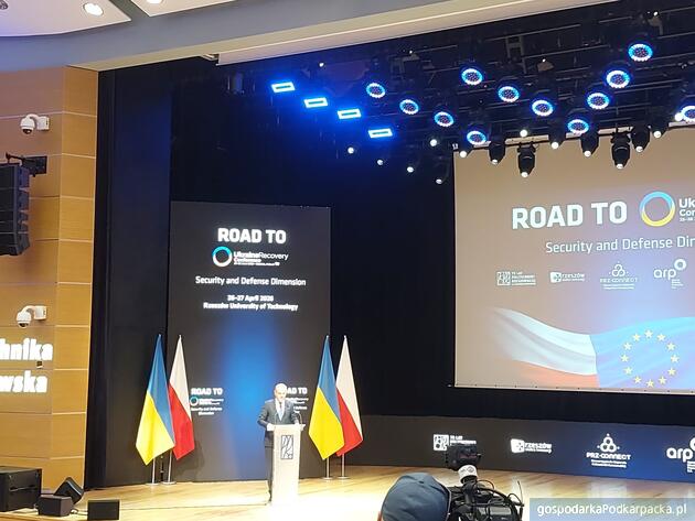 Na Politechnice Rzeszowskiej trwa premier&oacute;w Polski i Ukrainy