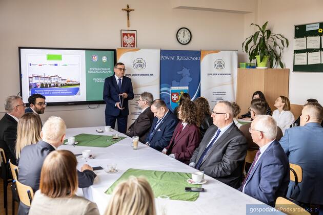 Poprawa efektywności energetycznej w Zespole Szk&oacute;ł w Sokołowie Młp.