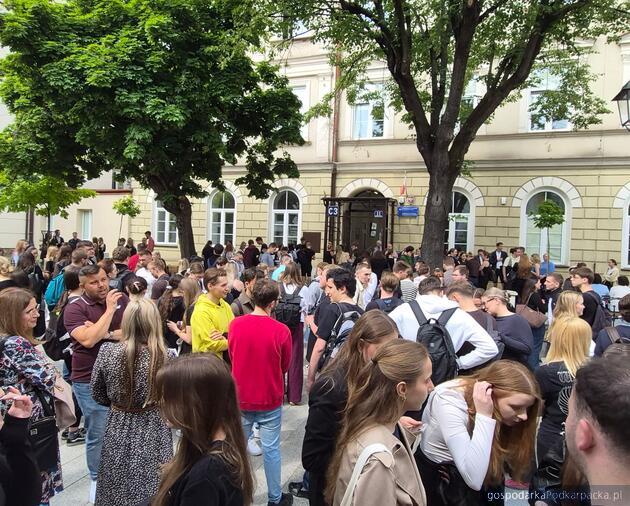 Ewakuacja Wydziału Prawa i Administracji Uniwersytetu Rzeszowskiego