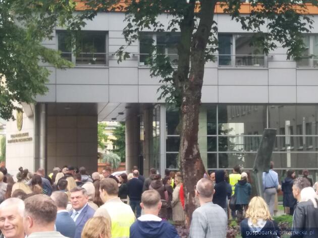 Ewakuacja Urzędu Marszałkowskiego. Interwencja antyrroryst&oacute;w