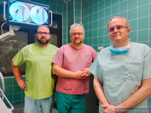 Od lewej dr Polaczek, dr Kamiński i dr Płonczak Od lewej dr Polaczek, dr Kamiński i dr Płonczak