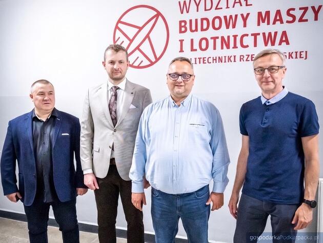Od lewej dr inż. Robert Ostrowski, dr inż. Krzysztof Wieczerzak, prof. Marcin Drajewicz, prof. Maciej Motyka. Fot. Beata Motyka, Politechnika Rzeszowska