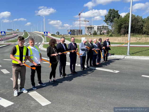 W Krośnie powstał nowy wiadukt nad linią kolejową oraz rondo